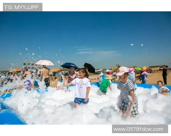 畅享夏日清凉与欢乐泳池派对尽在水中狂欢时光