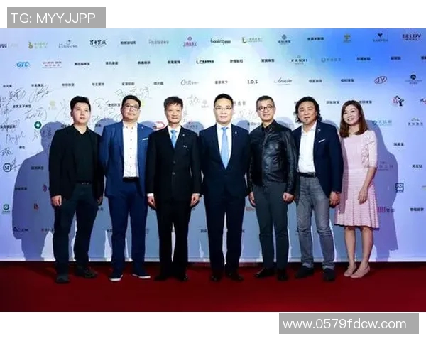 11月3日足球明星齐聚一堂共庆盛事展现激情与荣耀 11月3日足球明星齐聚一堂共庆盛事展现激情与荣耀